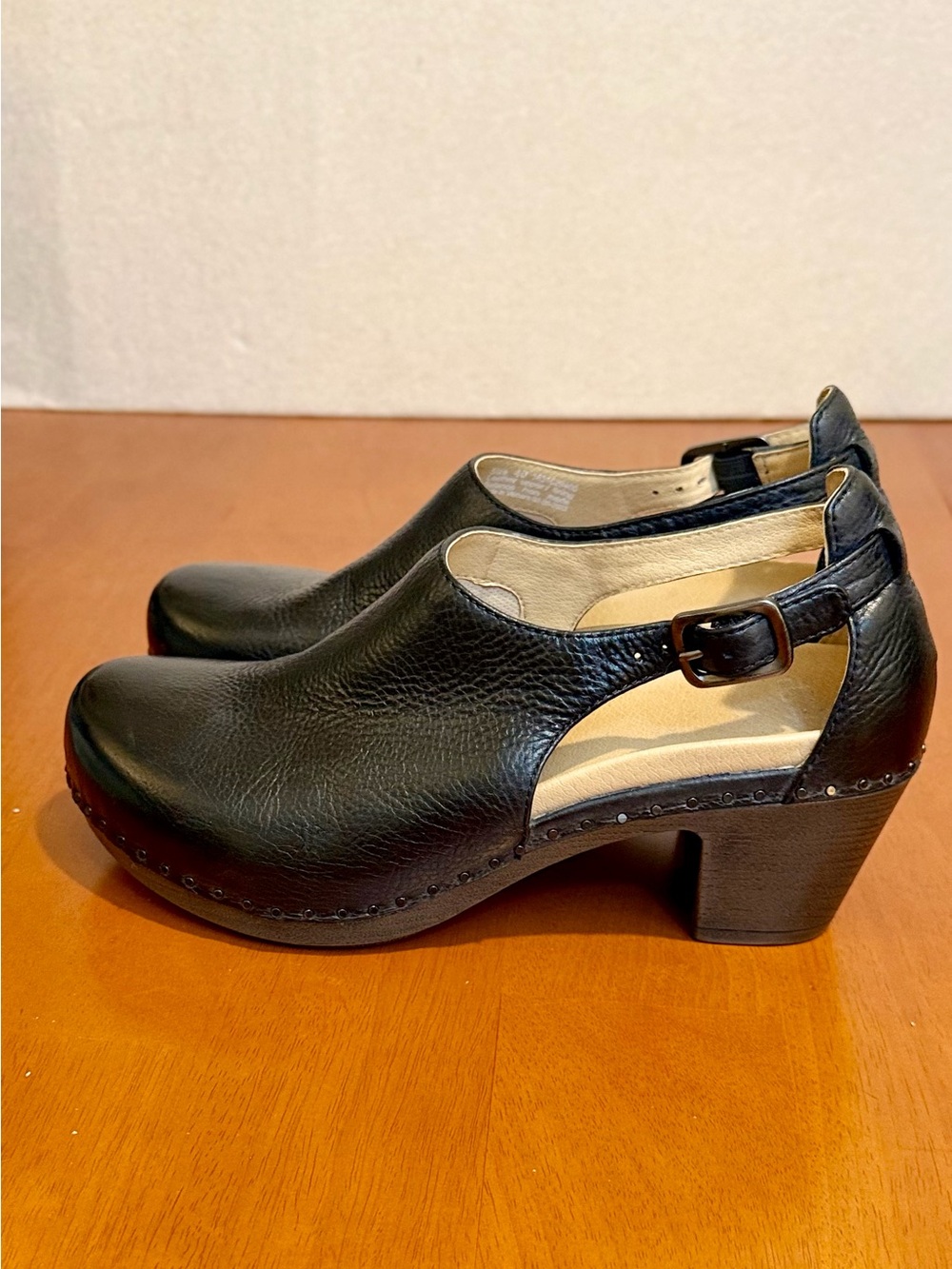 Dansko Sassy Stacked Heel Buckle Strap Clog sz 40 / 10 - Picture 5 of 8